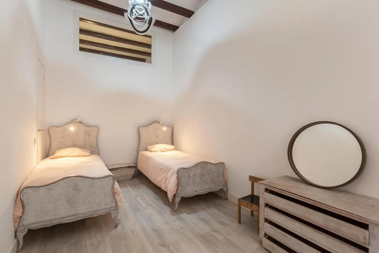 Villa Monlau 12 Barcelona 0*,